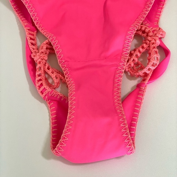 Victoria’s Secret Crochet Trim Bikini 2 PC Swimsuit Pink Large Top Small Bottom - Picture 15 of 16